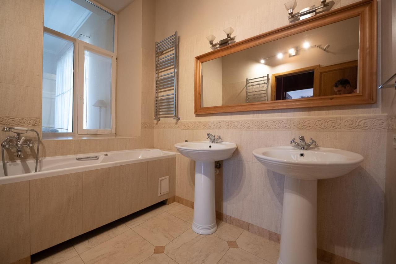 Great 144 Sq.M. Apartment In The Center Of Kiev Exteriör bild